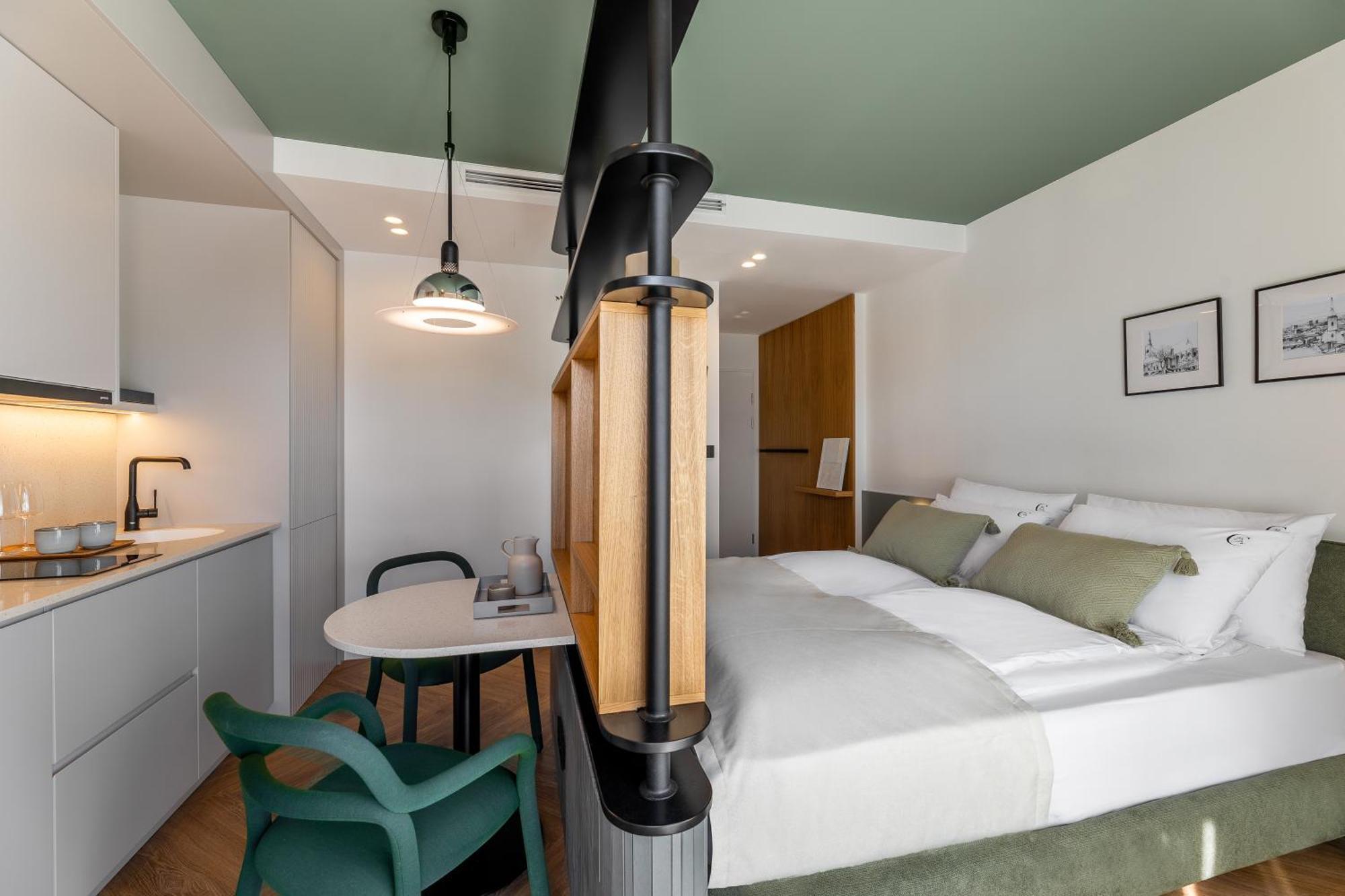 Catalog Boutique Rooms Bratislava Esterno foto